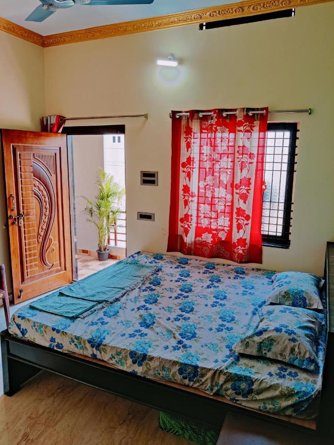 Balaji Homestay Хампи Экстерьер фото